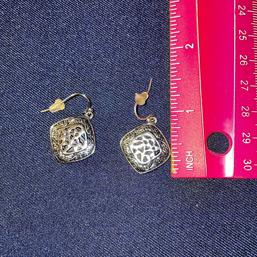 Beautiful Lia Sophia wire-back earrings. Diamond shaped, Black/Silver tone. - Picture 4 of 6